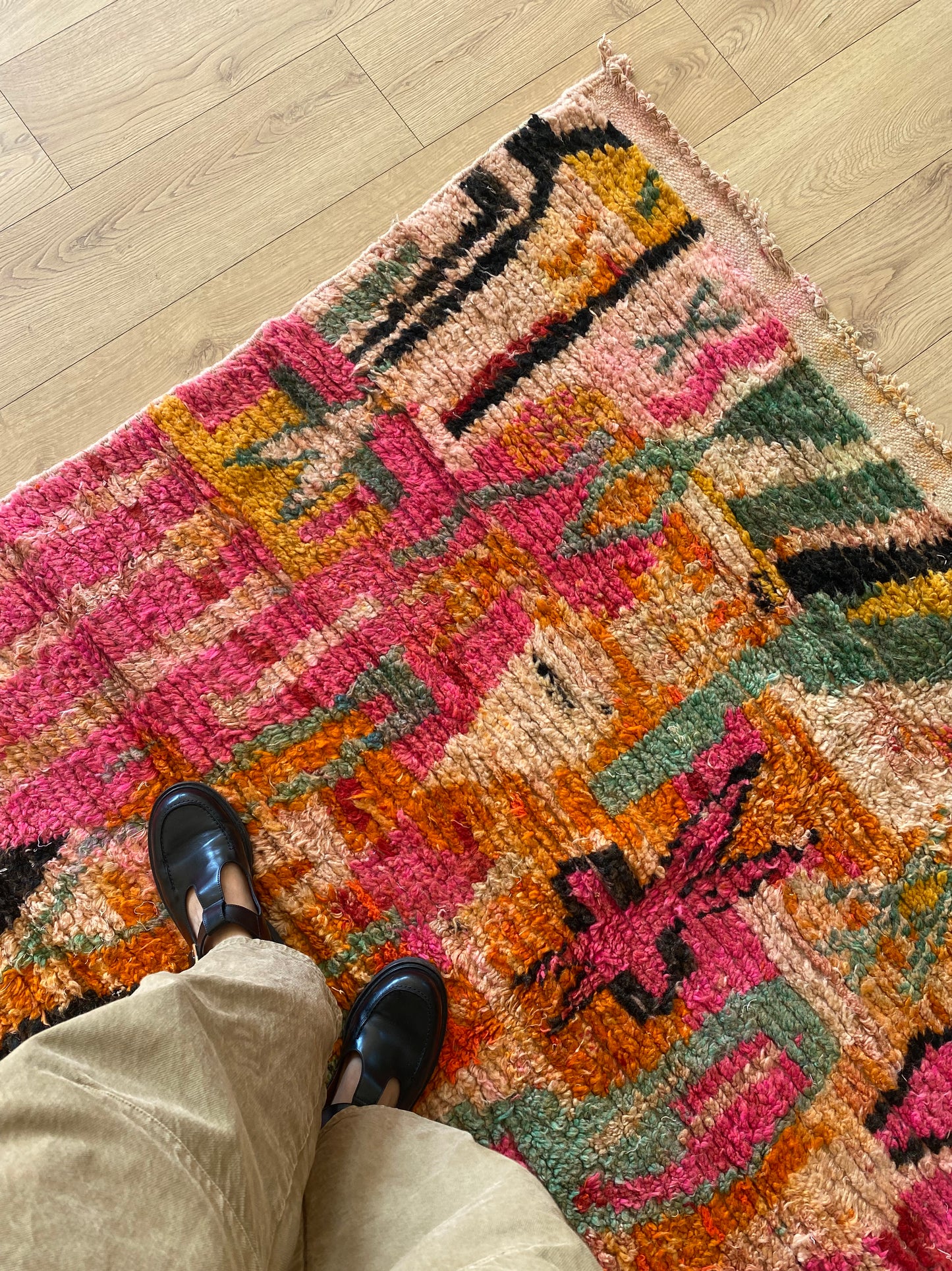 Tapis Beni Ouarain coloré (938) 260x156cm - Bubble Gum