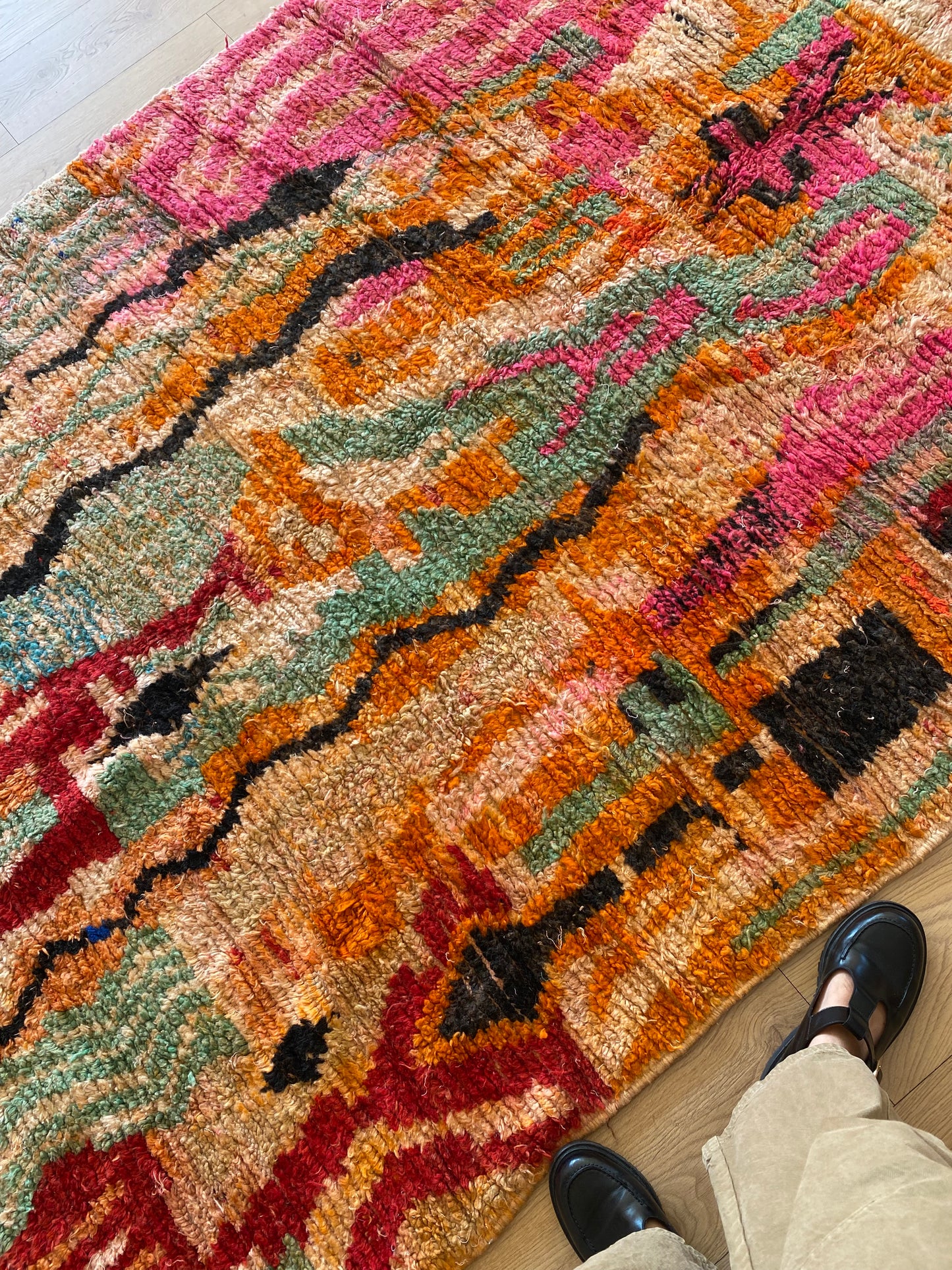 Tapis Beni Ouarain coloré (938) 260x156cm - Bubble Gum