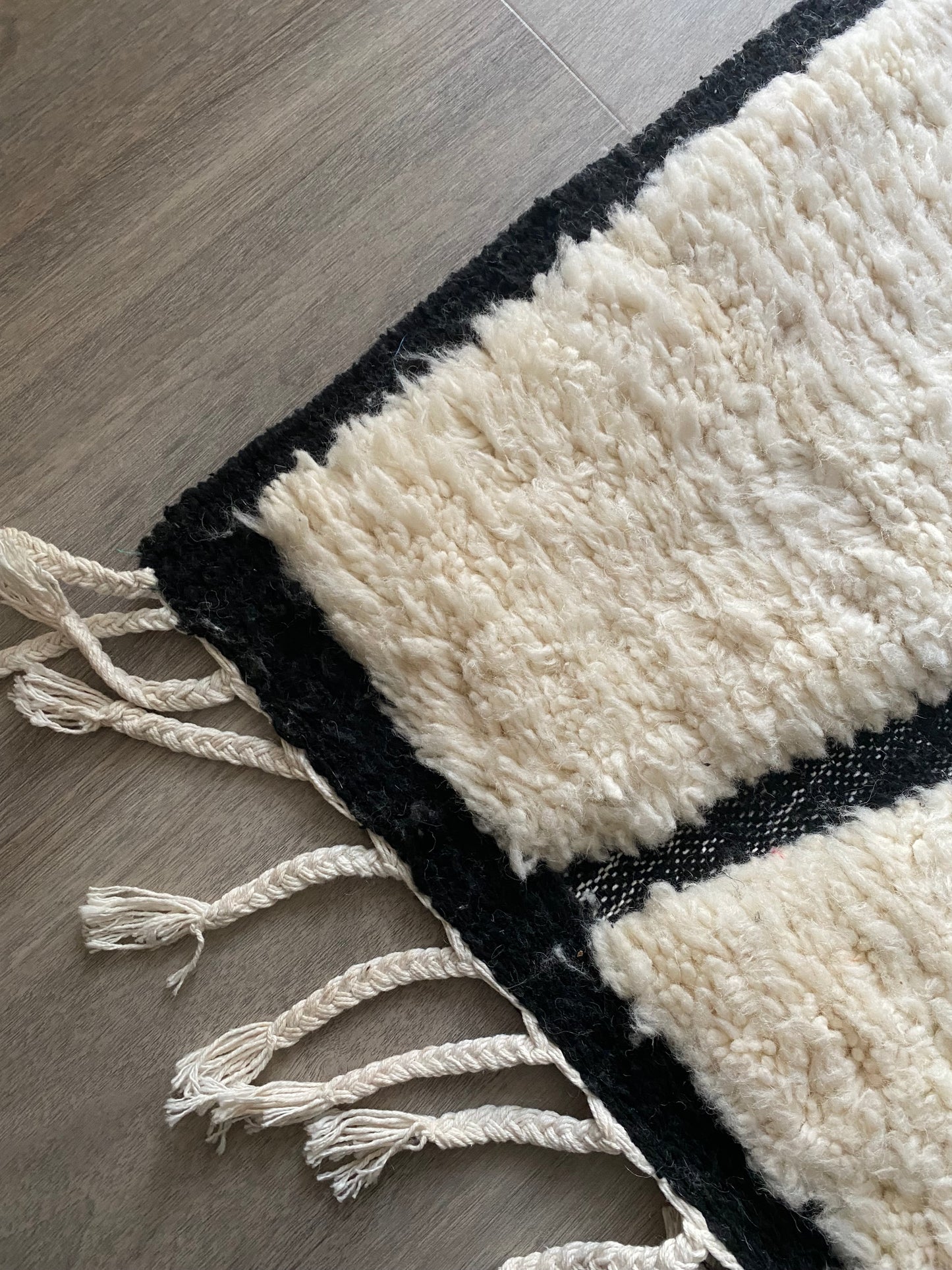 White Berber Wool Rug (414) 305x190cm - Diamond