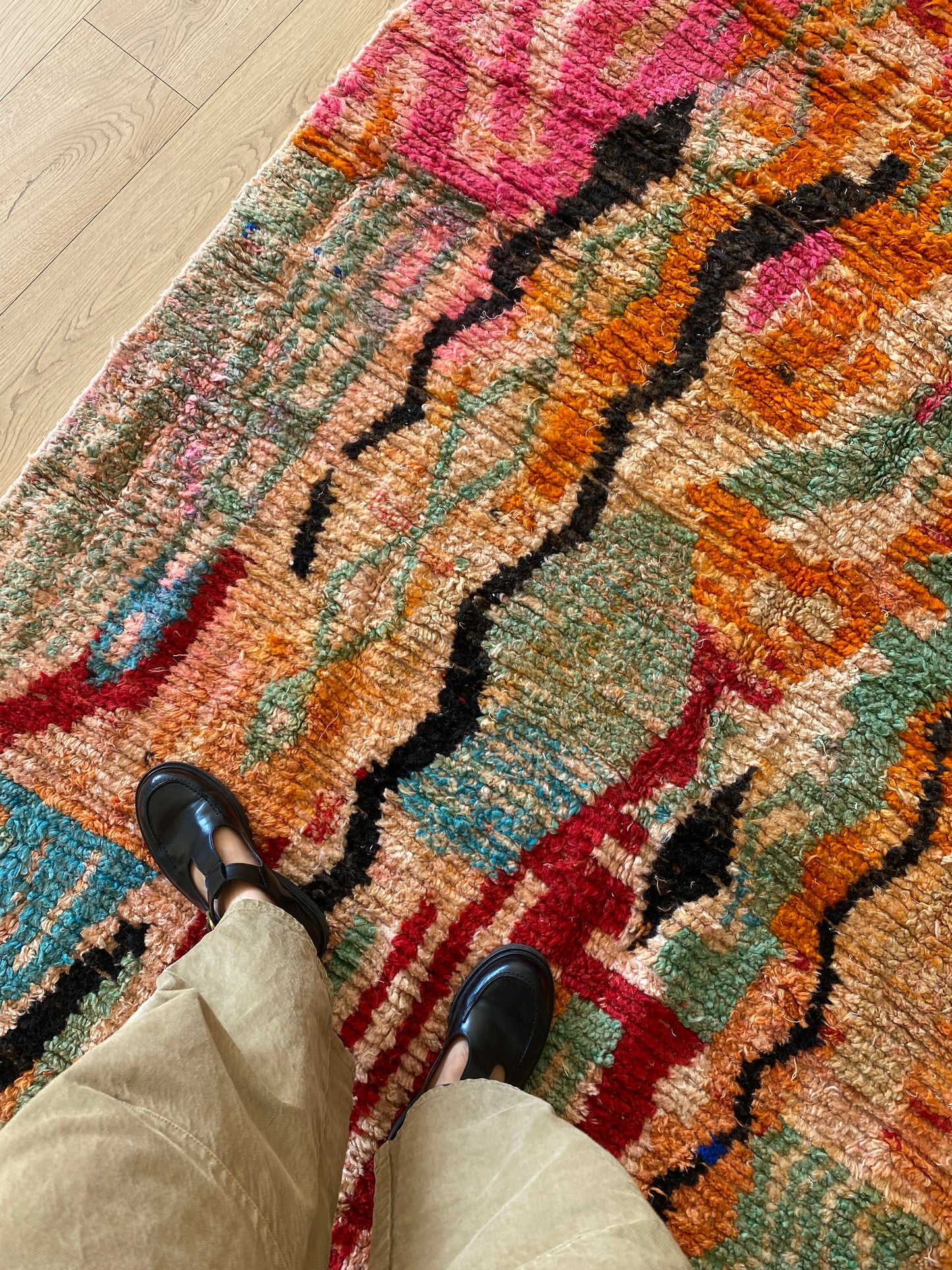 Tapis Beni Ouarain coloré (938) 260x156cm - Bubble Gum