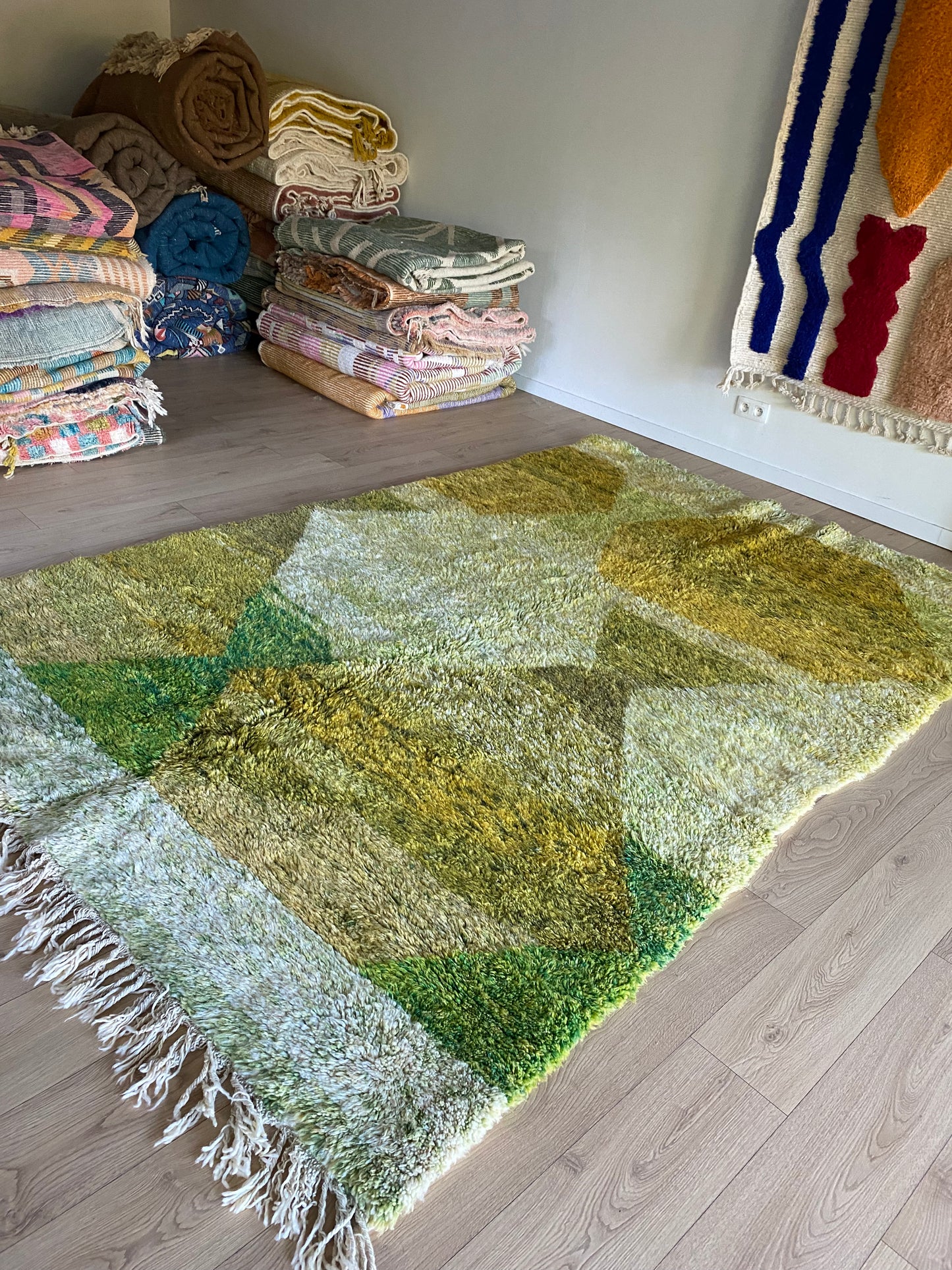 Beni Ouarain Marokkaans kleurrijk tapijt (1020) 300x200cm - Chartreuse