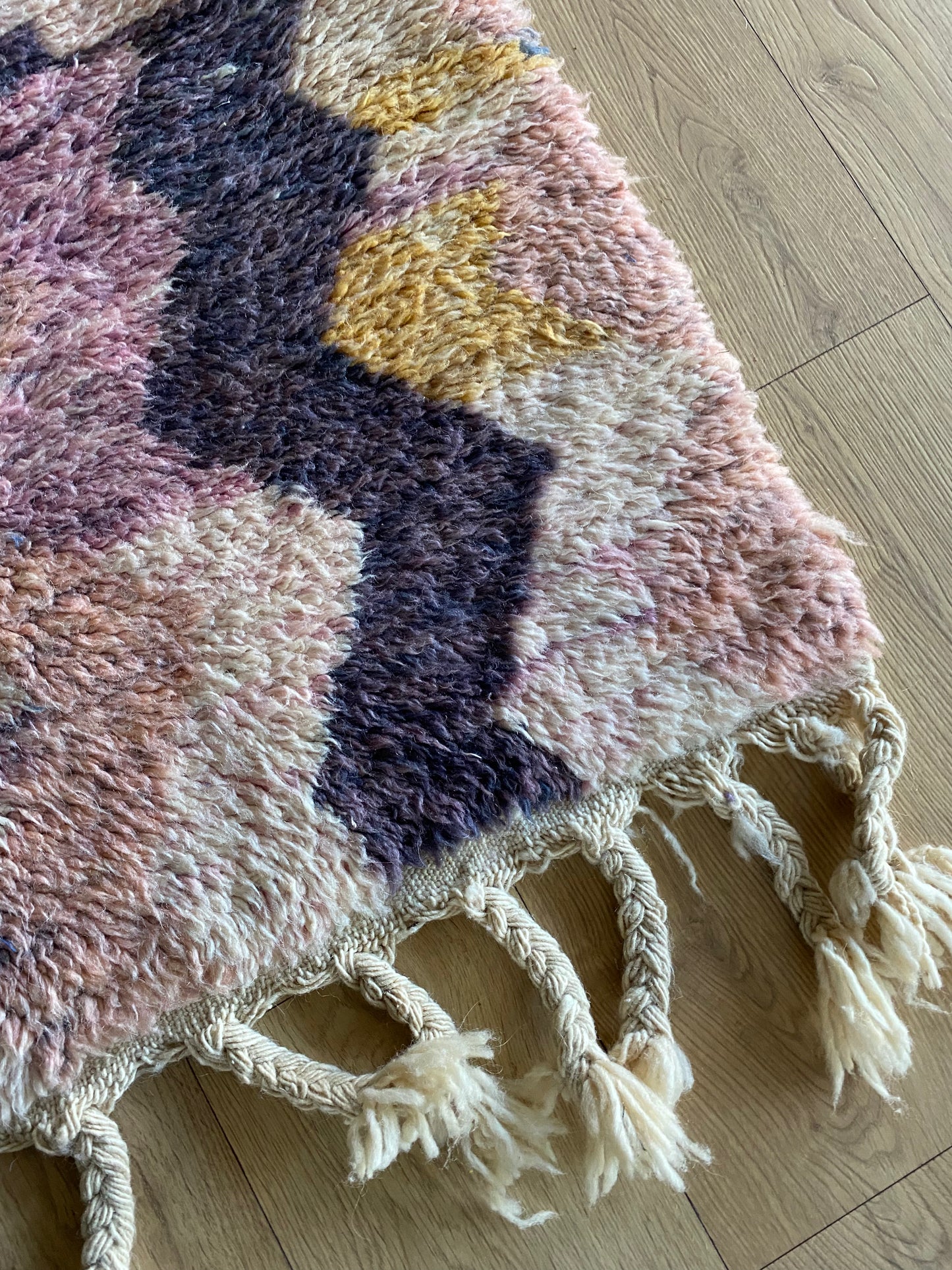 Beni Ouarain Marokkaans kleurrijk tapijt (1010) 255x156cm - Pinky Dust