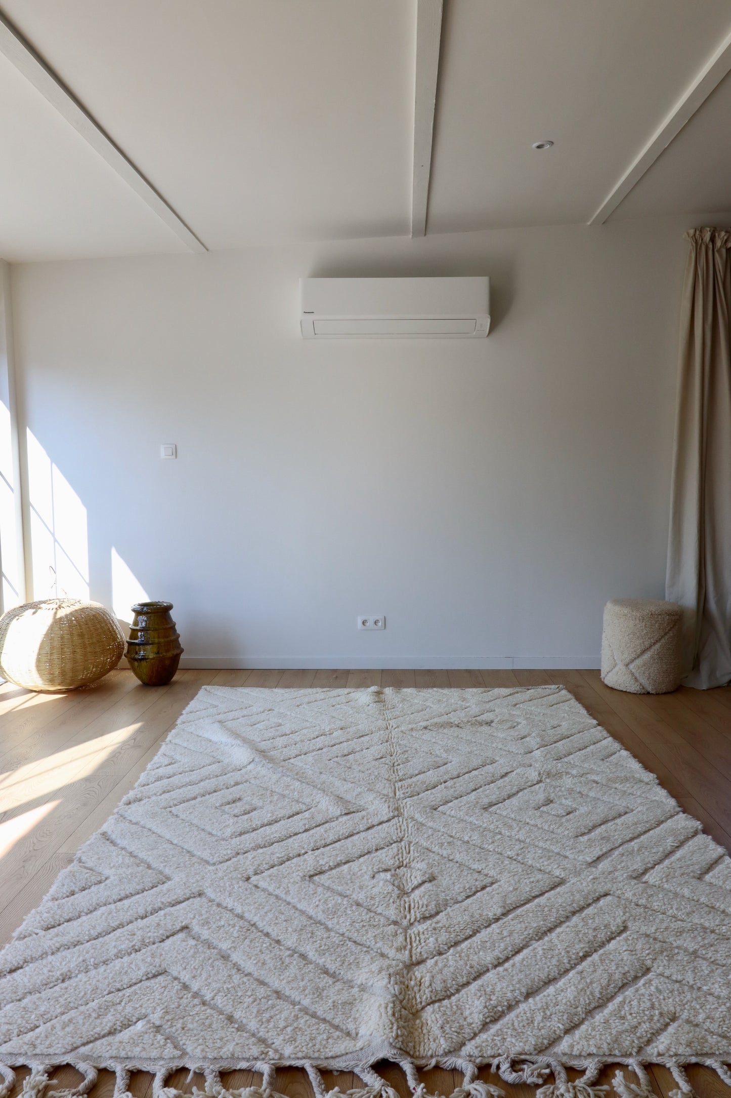 Beni Ouarain Moroccan White Rug (887) 283x192cm - Timeless
