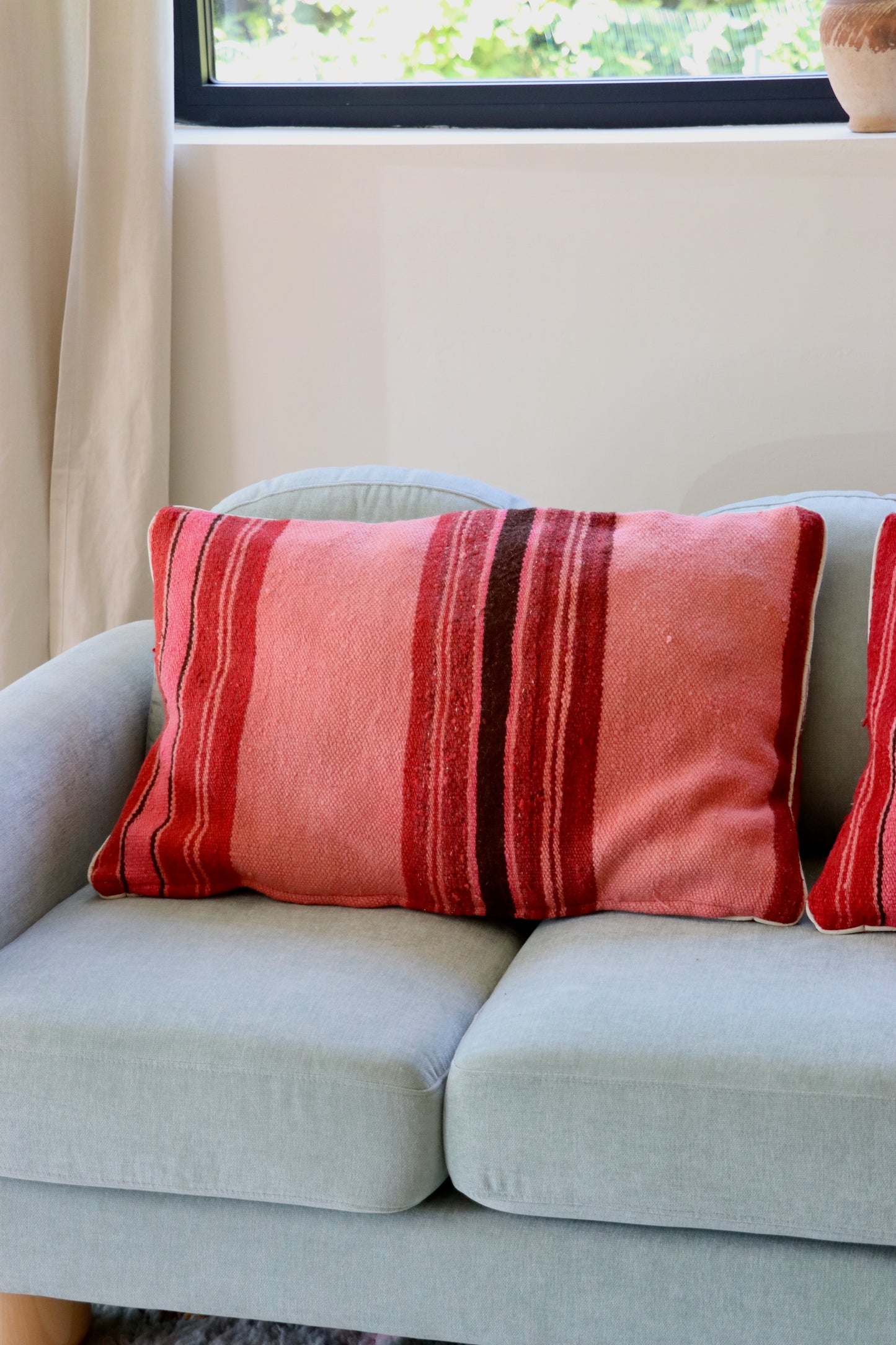 Coussin marocain en laine rose - 75x50cm