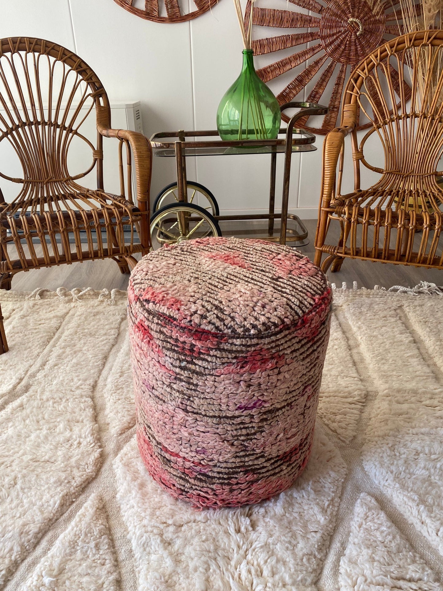 Wood and wool berber pouf (9), Beige and pink pouf
