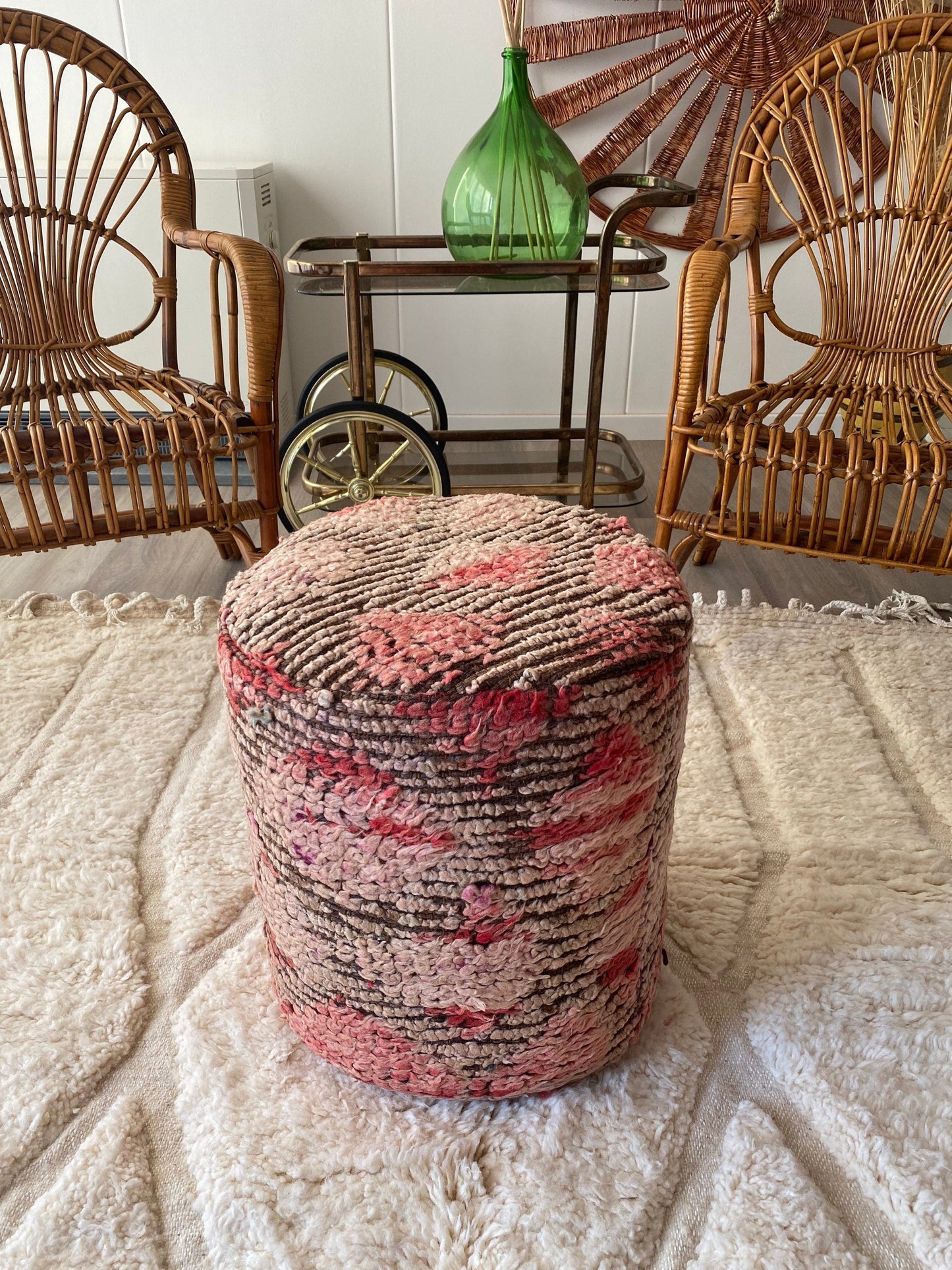 Wood and wool berber pouf (9), Beige and pink pouf