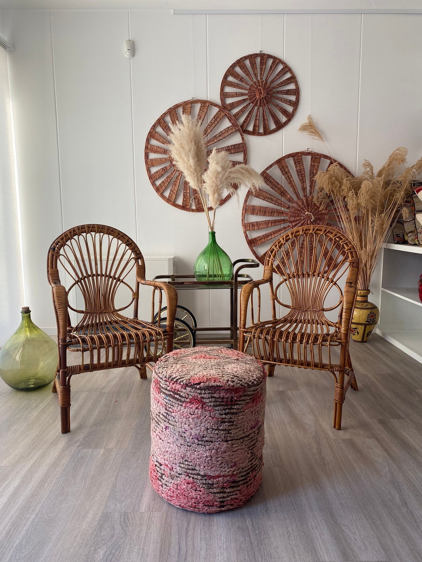 Wood and wool berber pouf (9), Beige and pink pouf