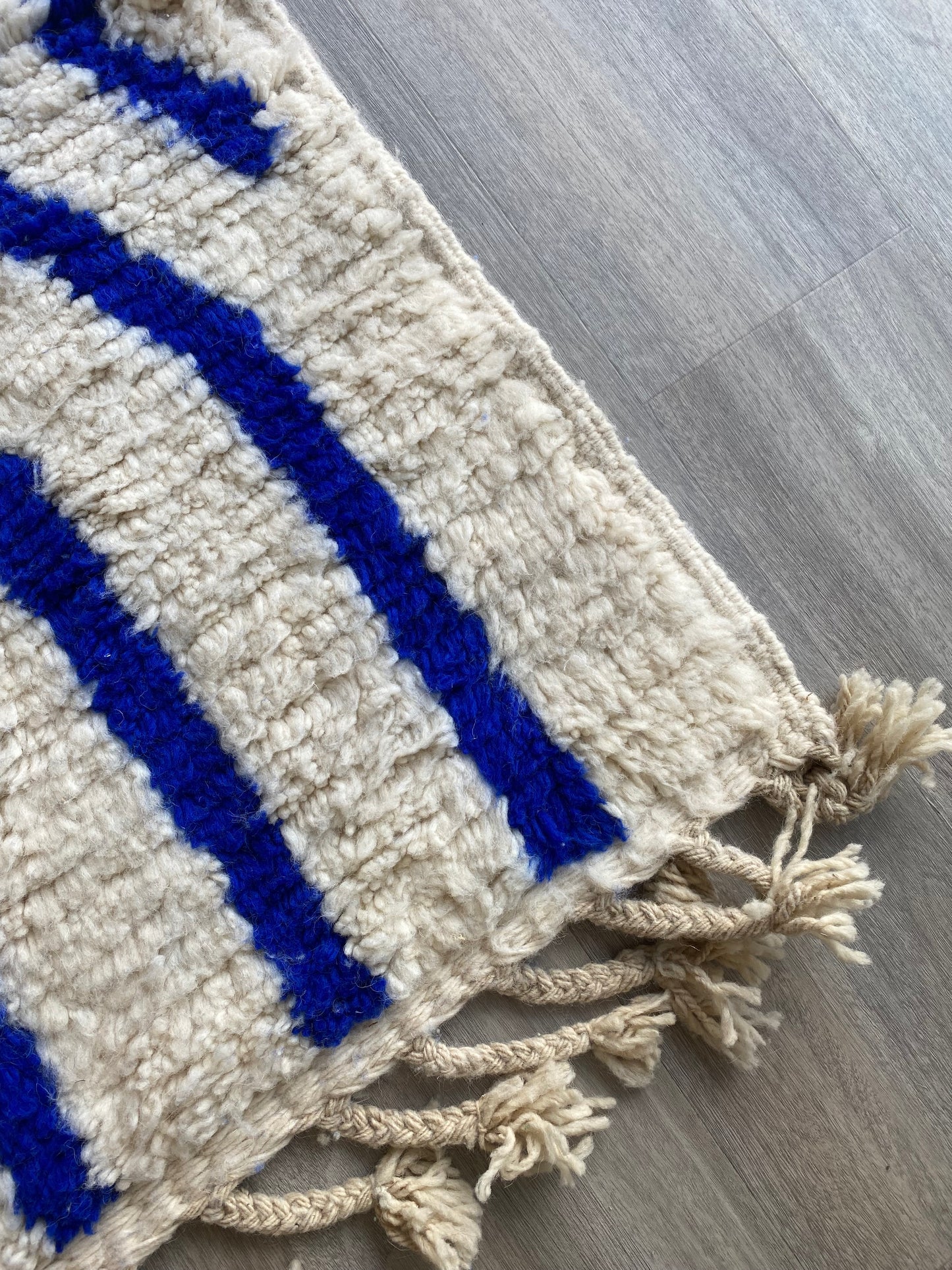 Tapis berbère blanc et bleu à réaliser sur mesure (8) - ACOMPTE