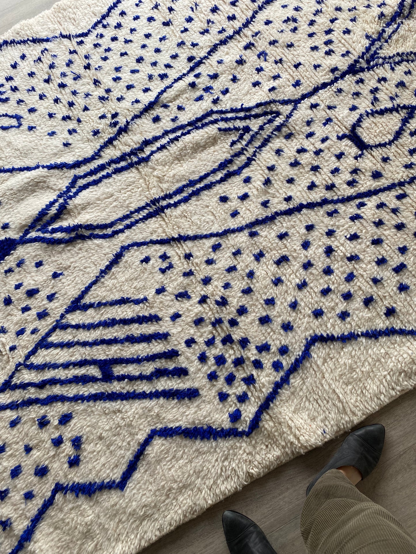 White and Blue Berber Wool Rug (530) 285x190cm