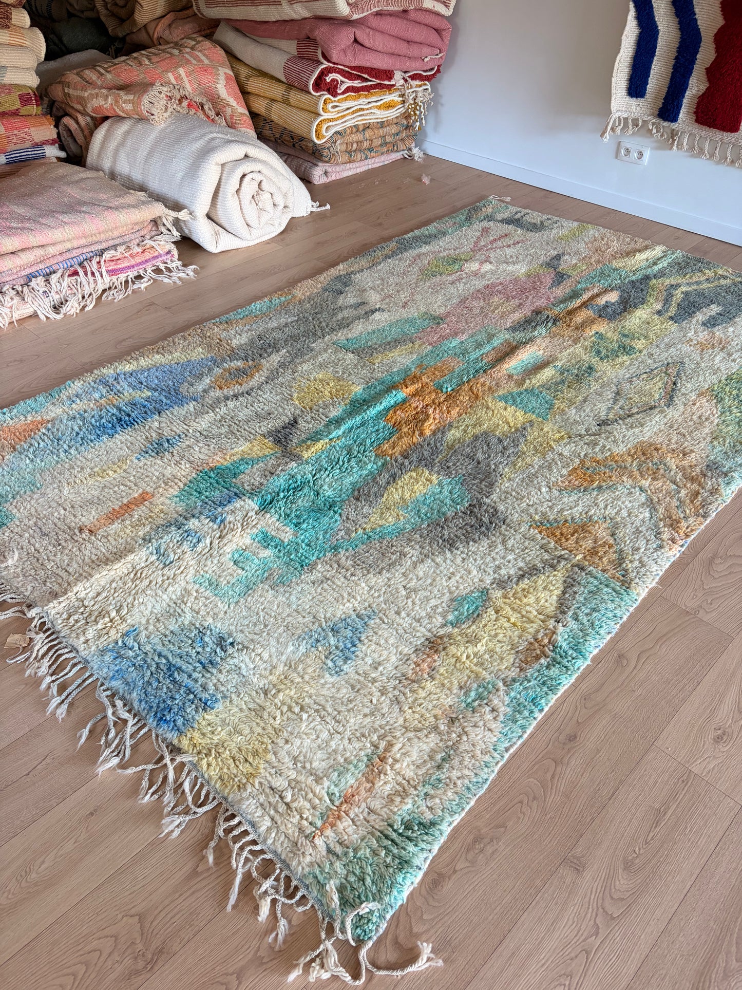 Tapis Boujaad coloré (1277) 306x190 - Basil Smash