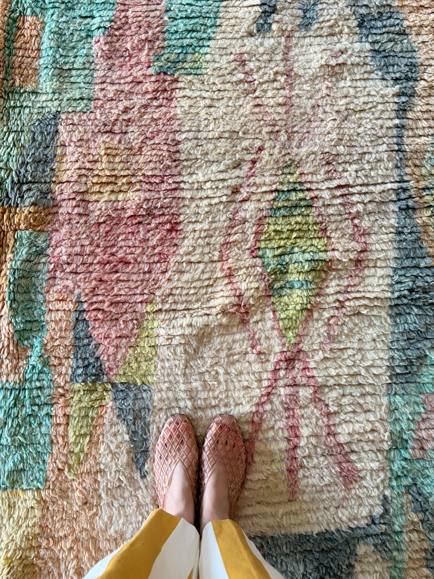 Tapis Boujaad coloré (1277) 306x190 - Basil Smash