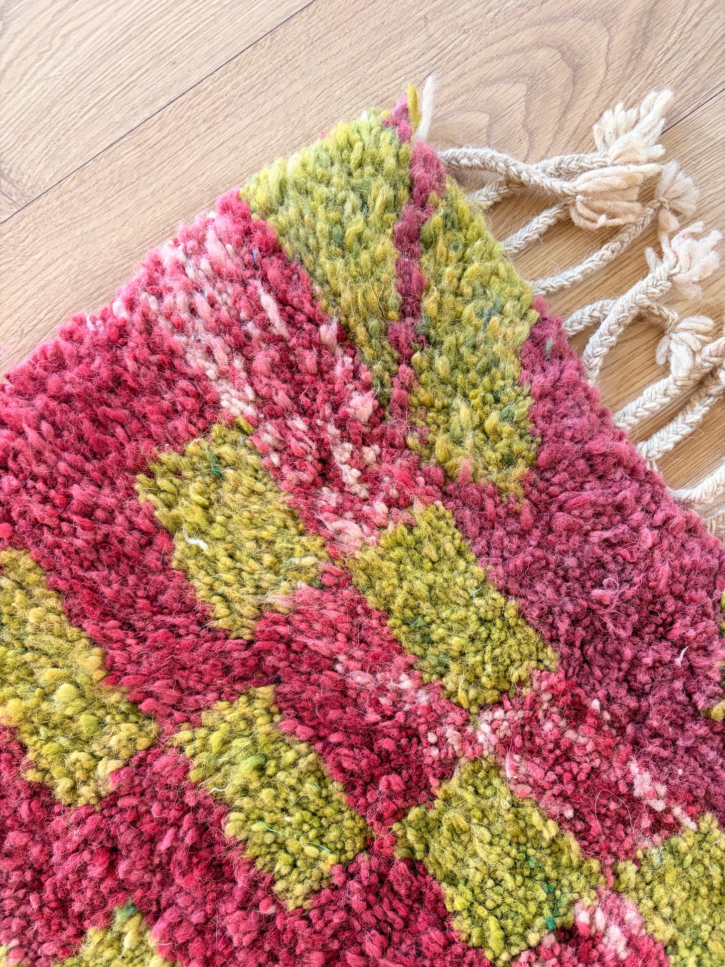 Tapis Beni Ouarain coloré (1294) 287x196cm - Fairy Garden