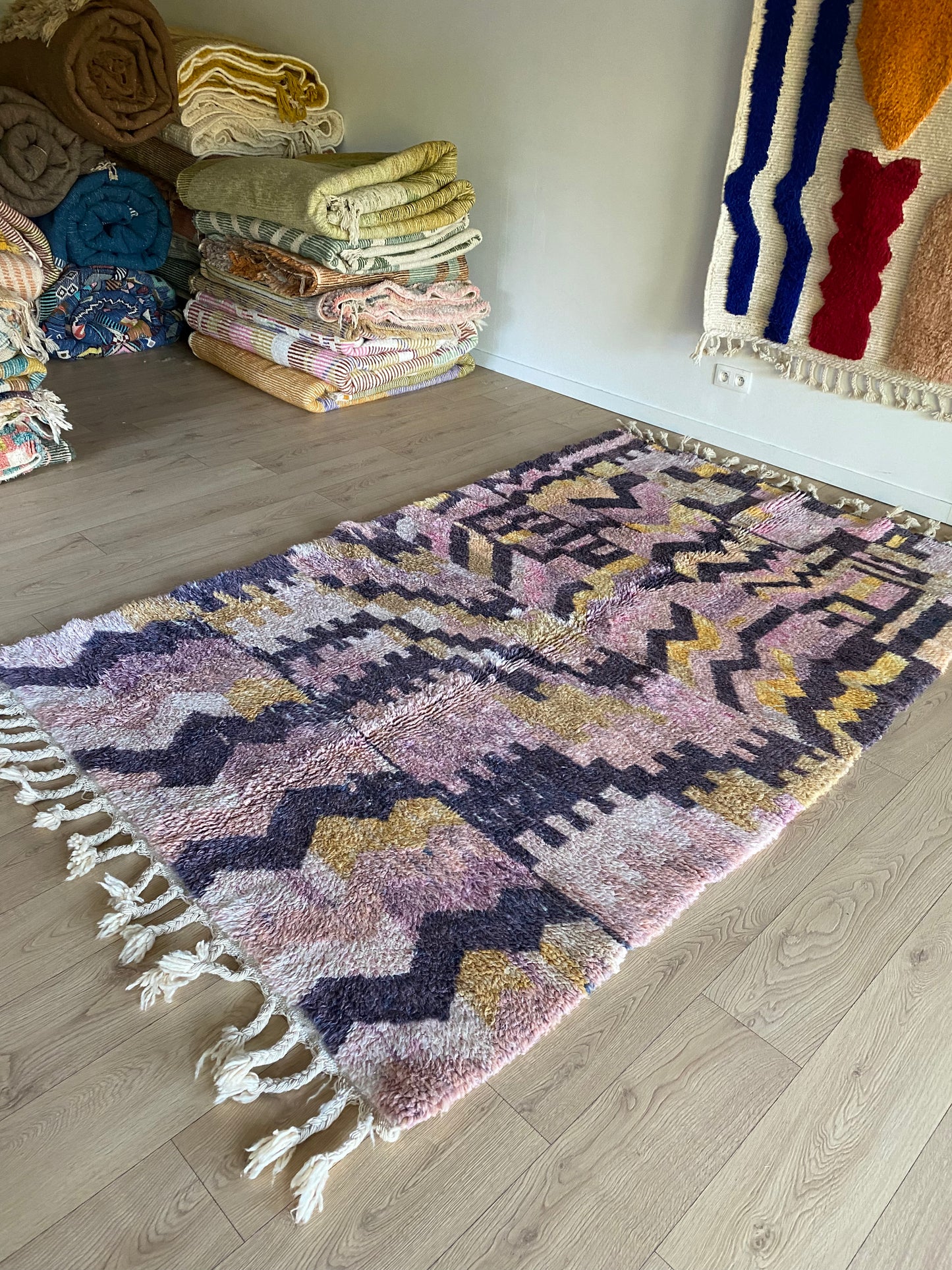 Beni Ouarain Marokkaans kleurrijk tapijt (1010) 255x156cm - Pinky Dust