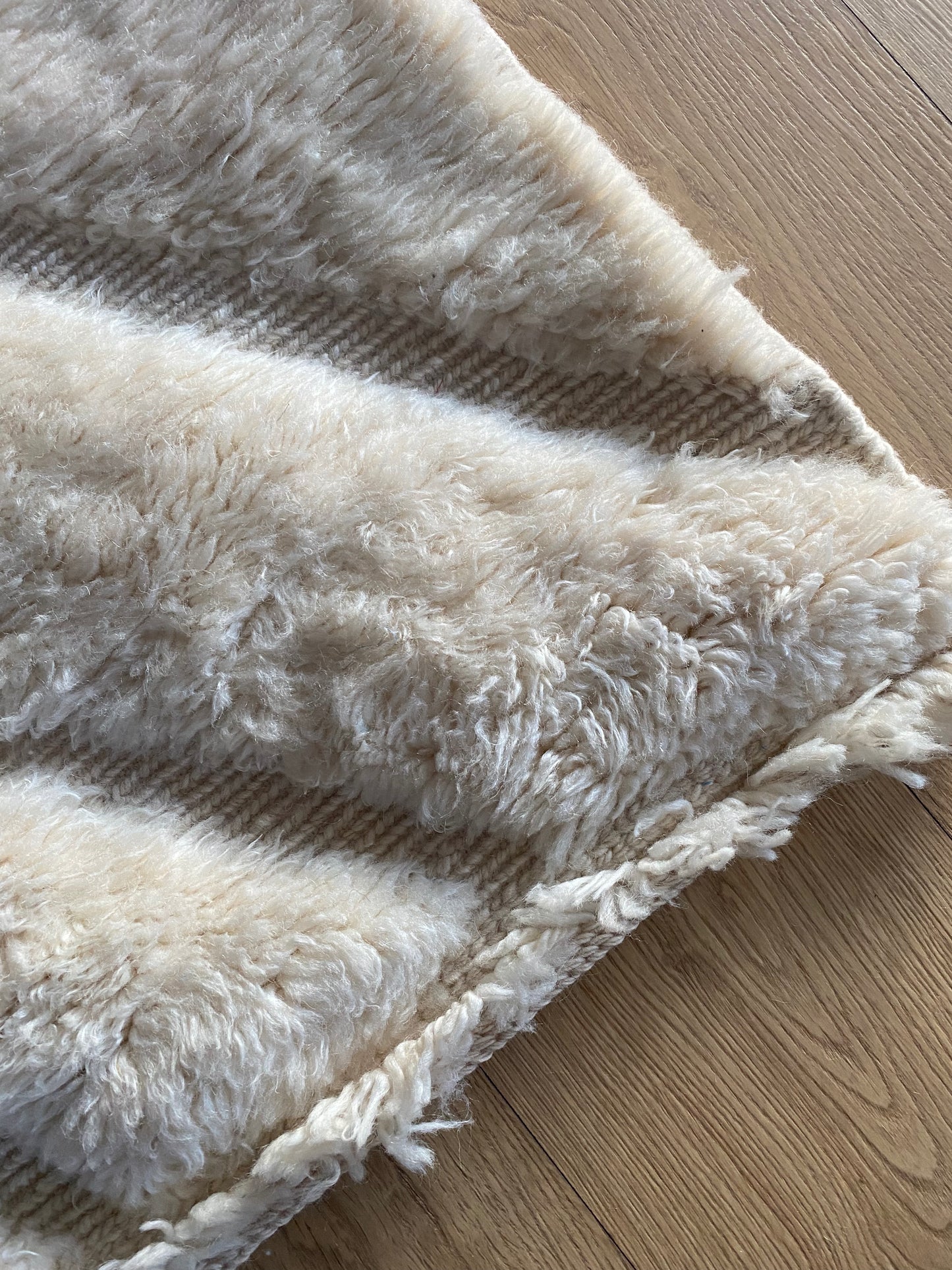 Mrirt Moroccan Rug (1068) 293x201cm - Lightning