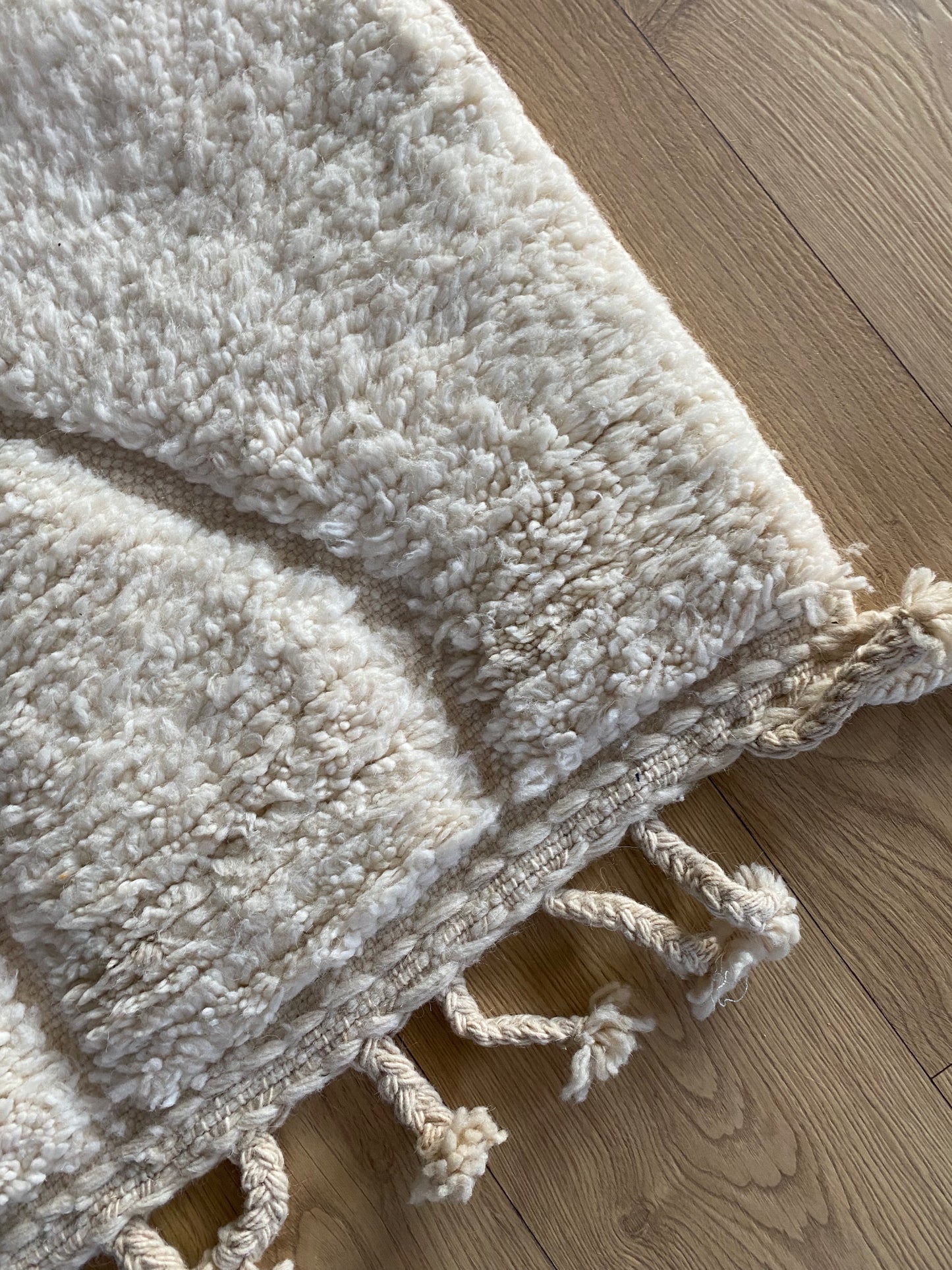 Beni Ouarain Moroccan White Rug (1067) 301x208cm - Timeless