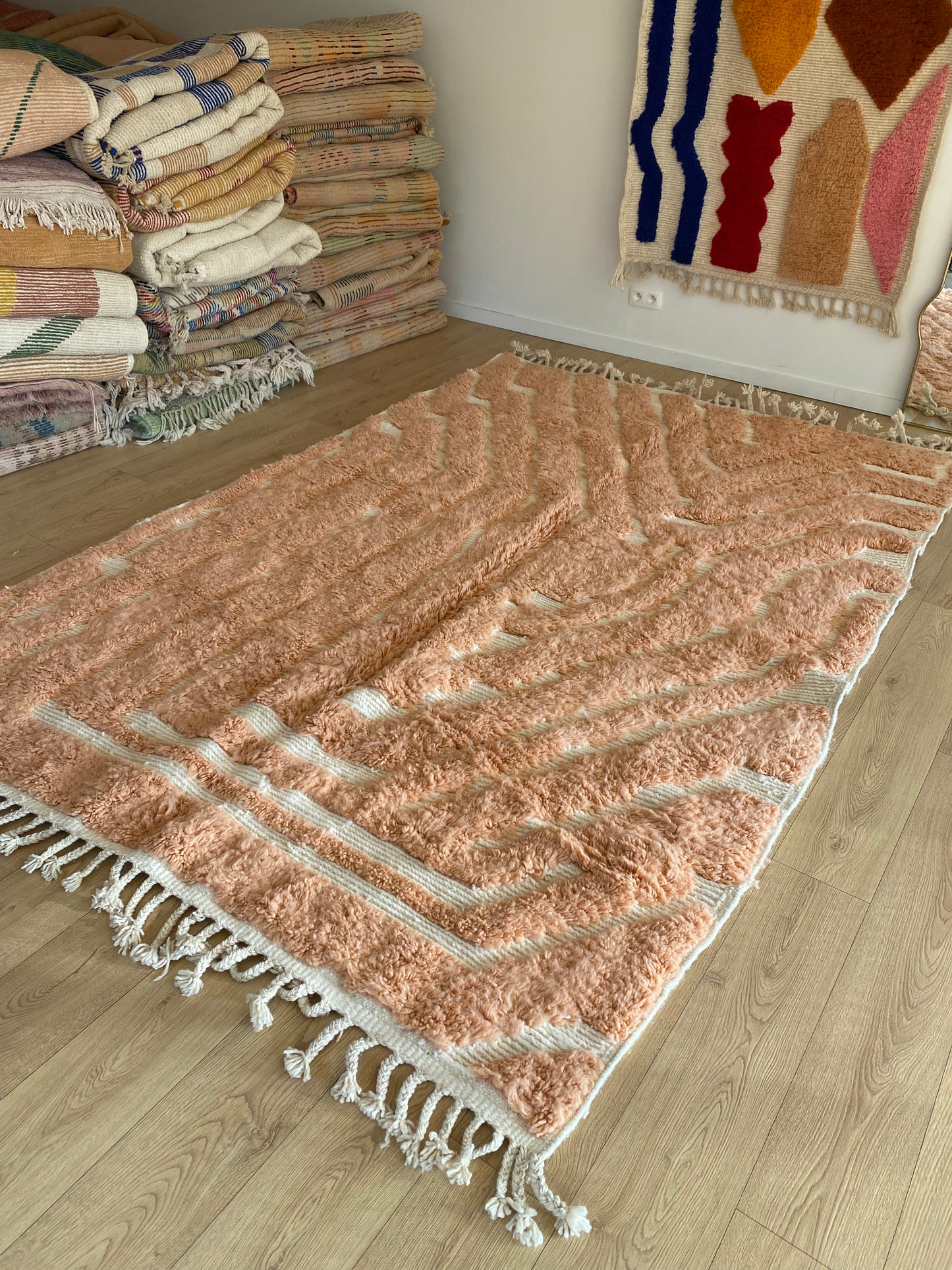 Beni Ouarain Marokkaans kleurrijk tapijt (1129) 308x202cm - Peach