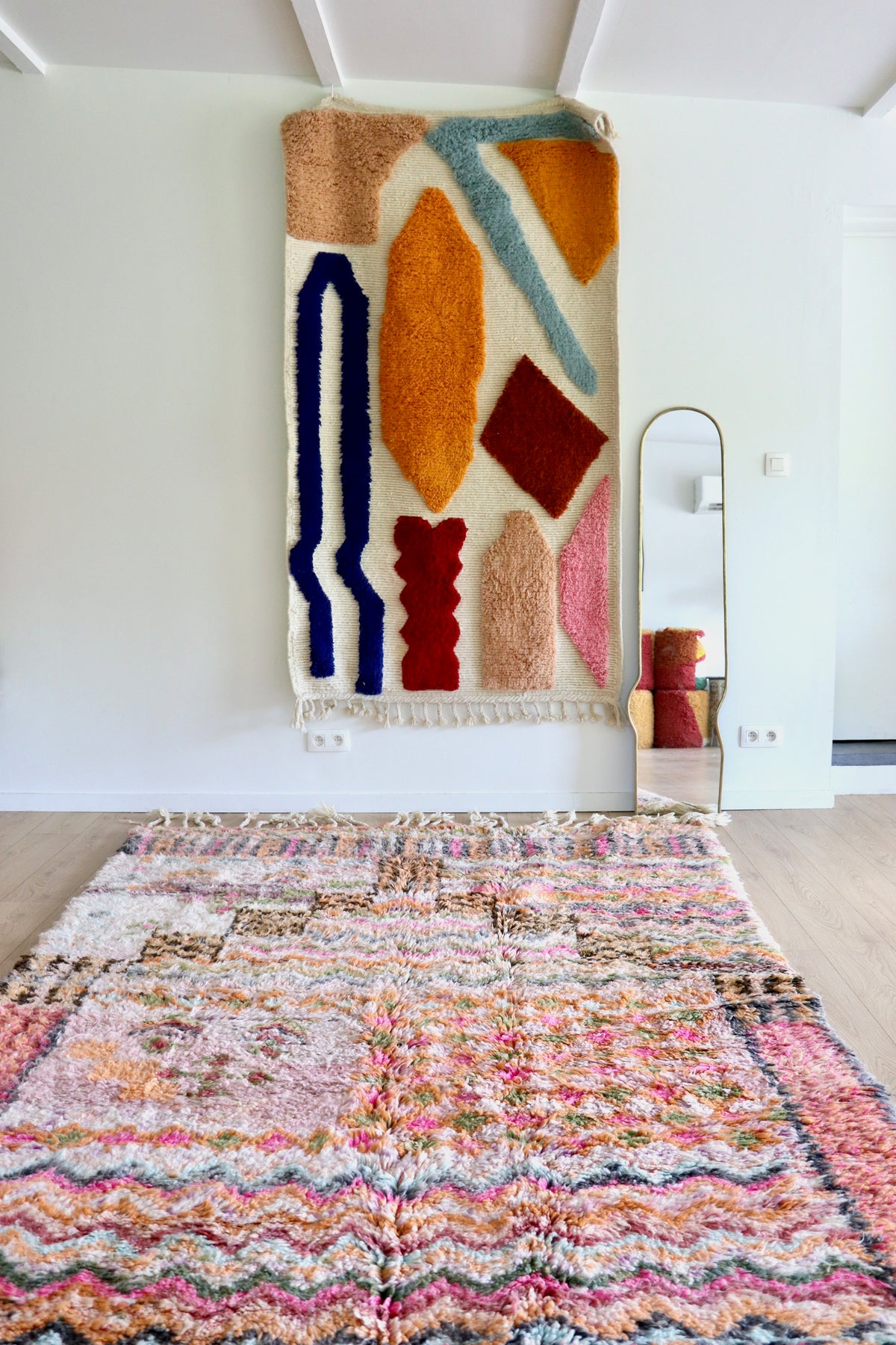 Tapis Beni Ouarain coloré (1289) 307x190cm - Flower Fields Pink