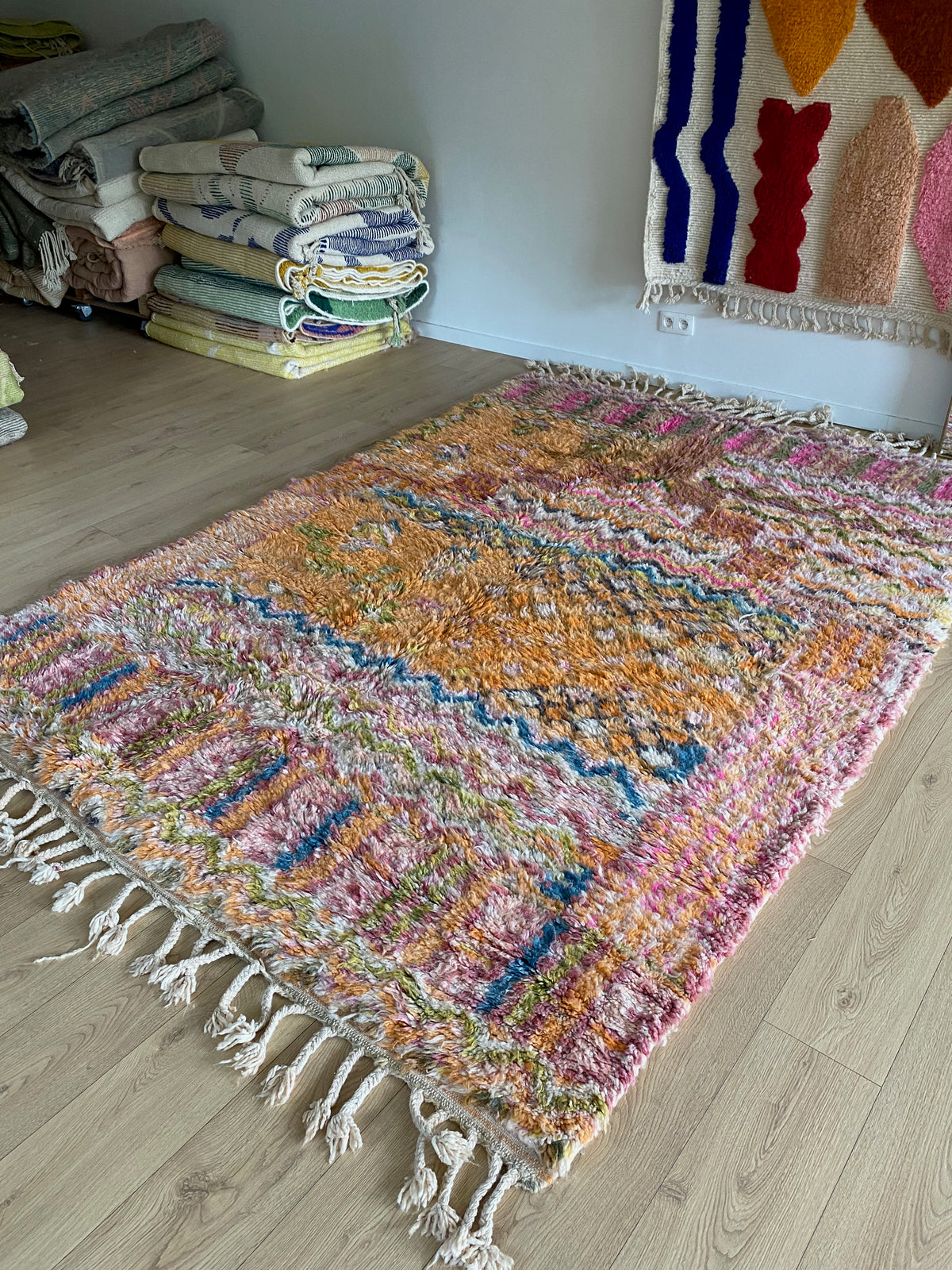 Tapis Beni Ouarain coloré (1290) 292x203cm - Flower Fields Orange