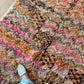 Tapis Beni Ouarain coloré (1289) 307x190cm - Flower Fields Pink