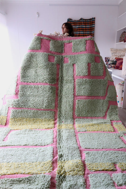 Tapis Beni Ouarain coloré (671) 350x212cm - Pink & green